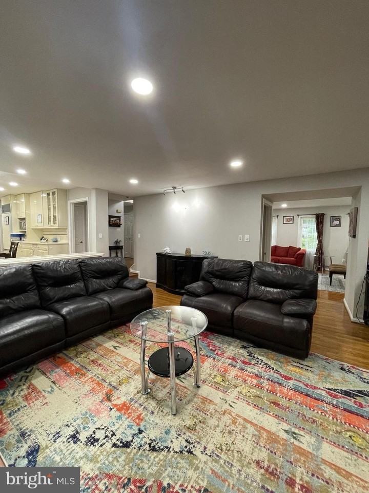 9025 Streamview Ln - Photo 7 of 35