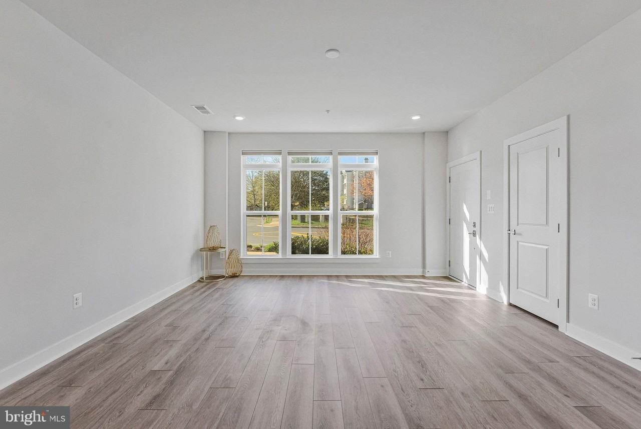 13270 Woodland Park Rd #3J - Photo 4 of 30