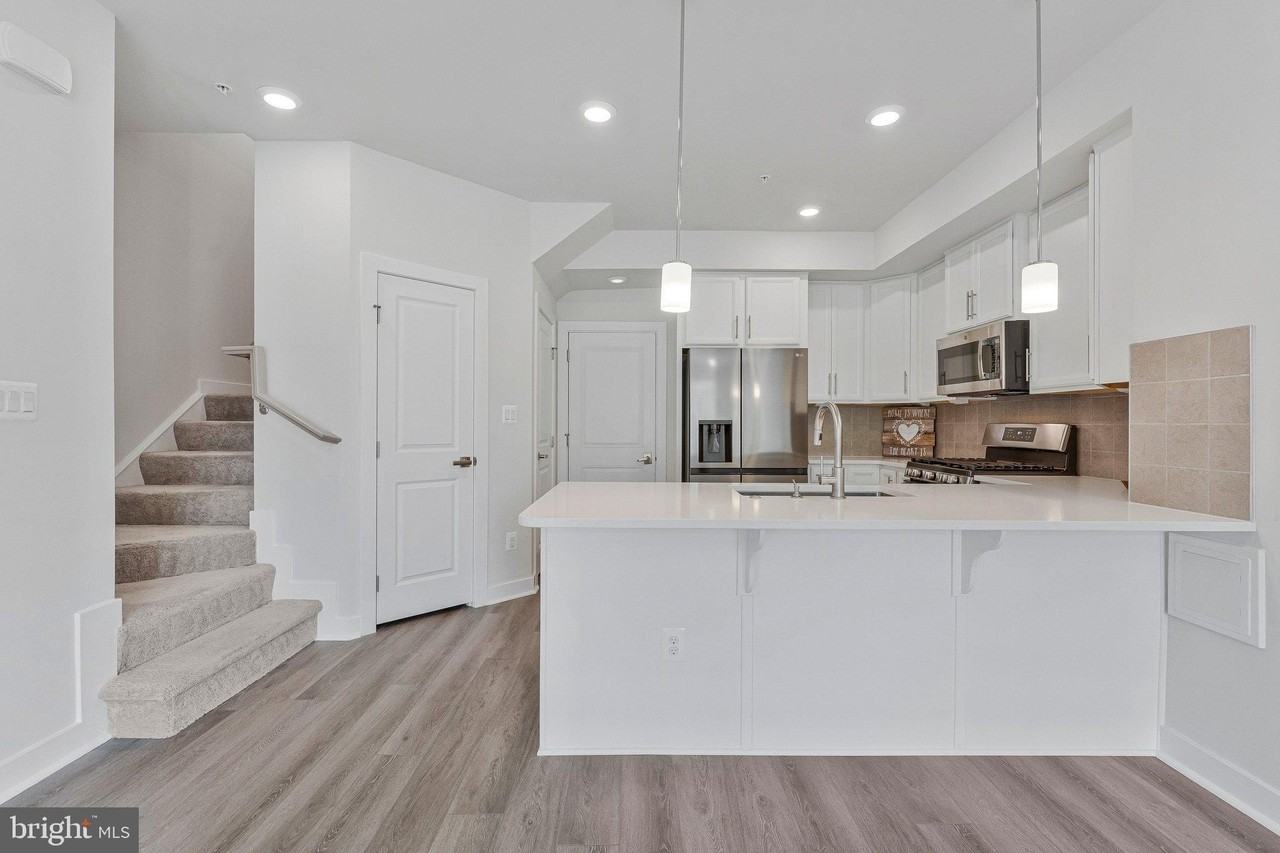 13270 Woodland Park Rd #3J - Photo 6 of 30
