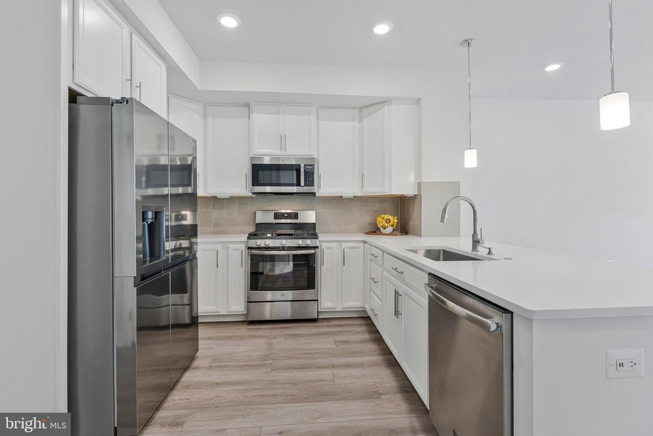 13270 Woodland Park Rd #3J - Photo 7 of 30