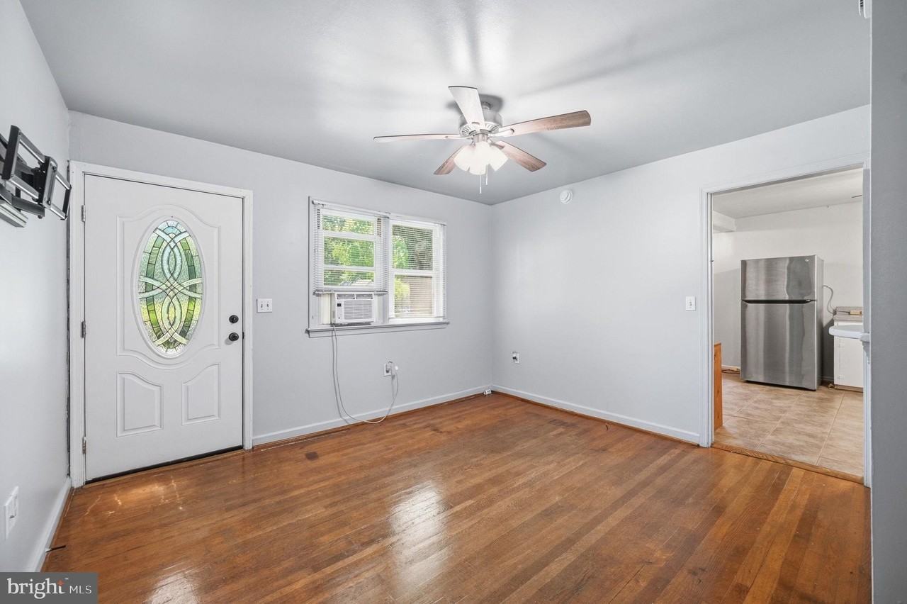 44 S Woodlawn Ave - Photo 3 of 26