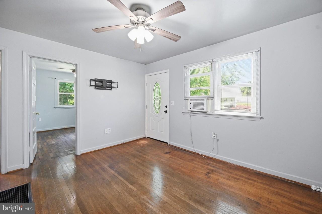 44 S Woodlawn Ave - Photo 4 of 26