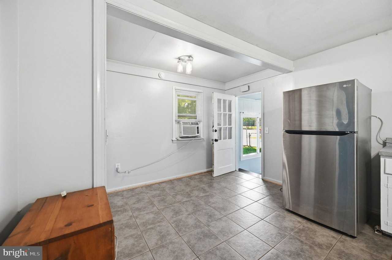 44 S Woodlawn Ave - Photo 7 of 26