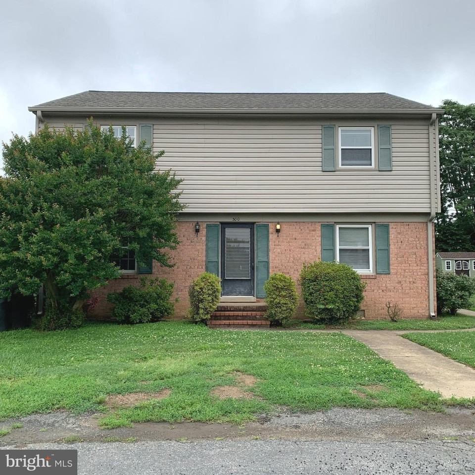 300 Claiborne Ave #2