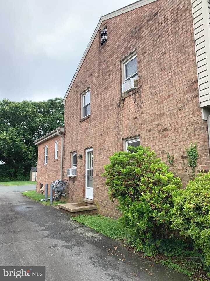 300 Claiborne Ave #2 - Photo 3 of 16