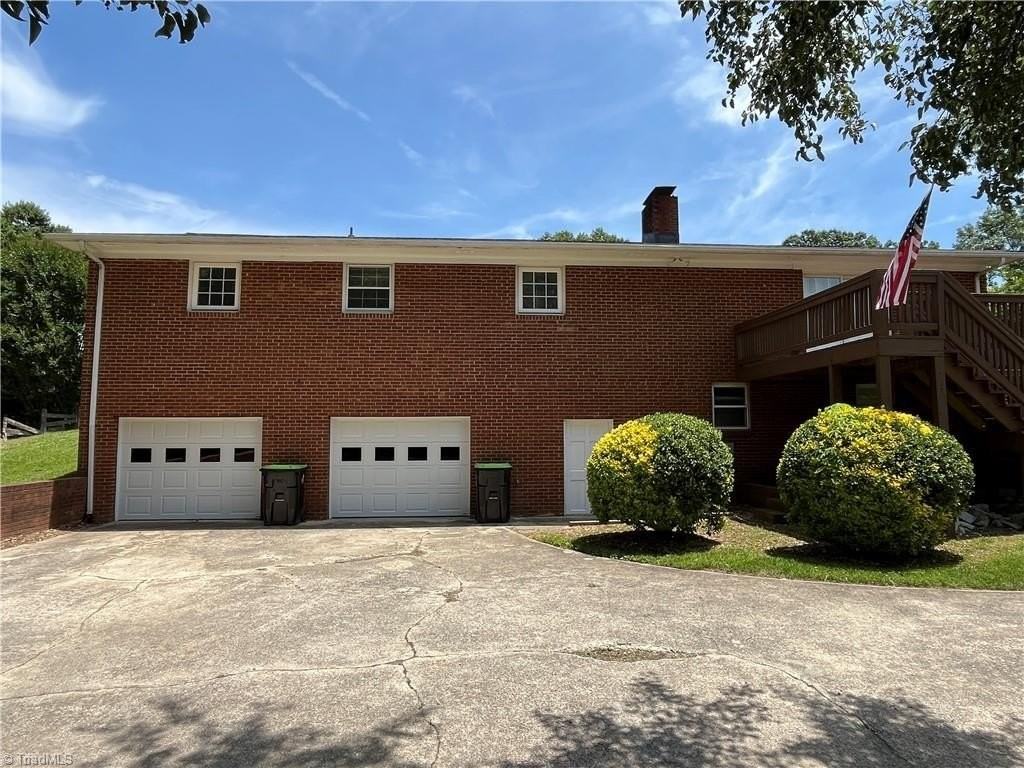 370 Farmbrooke Ln - Photo 4 of 47
