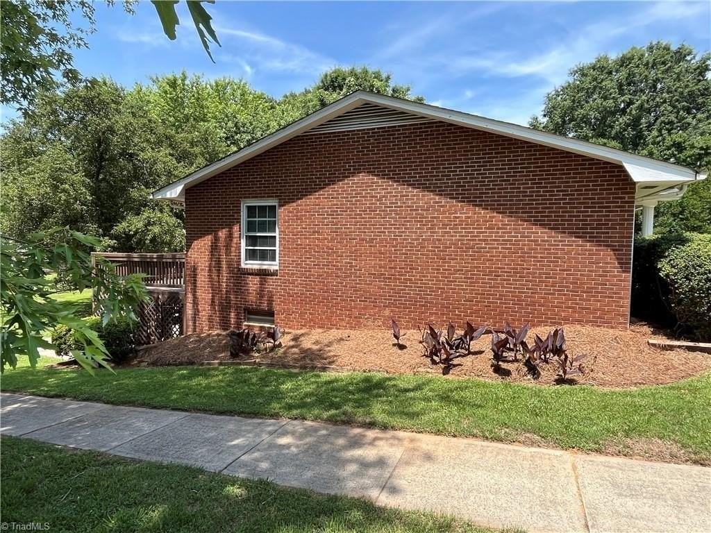 370 Farmbrooke Ln - Photo 6 of 47