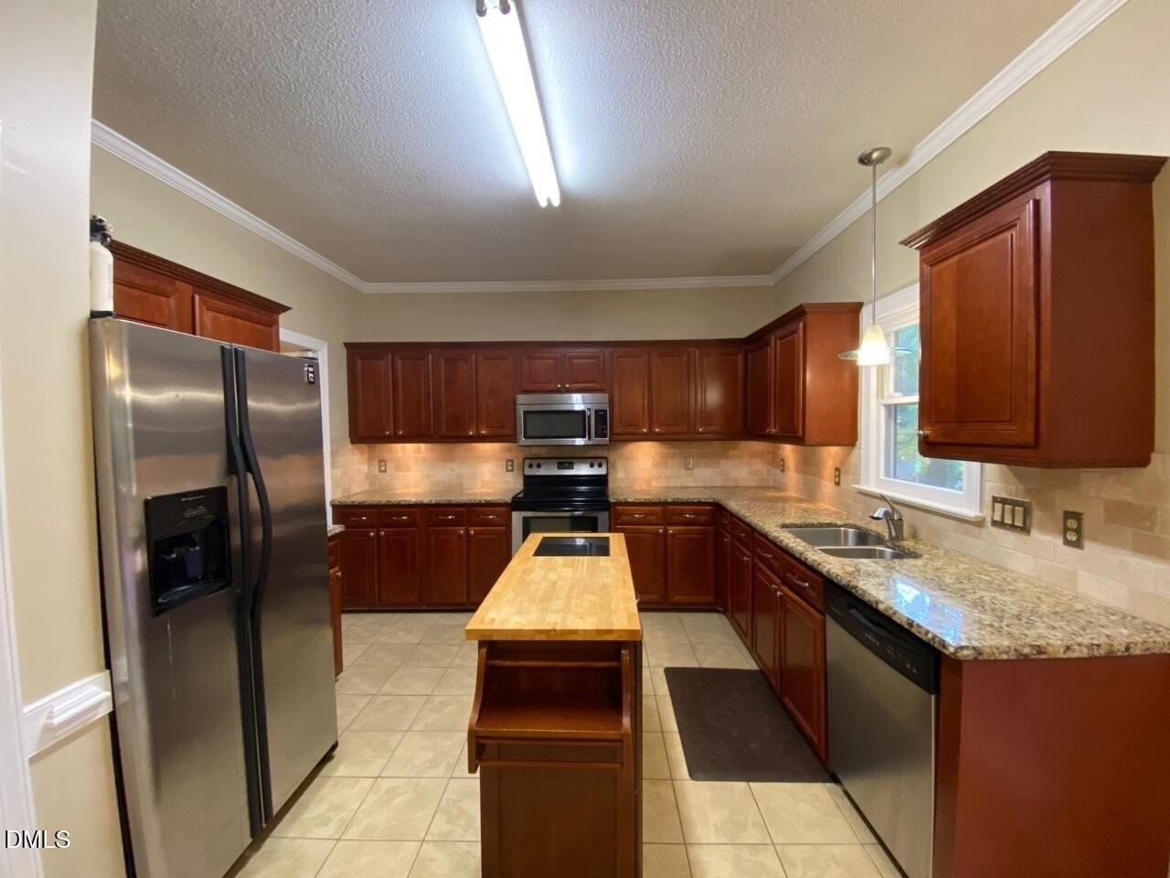 1012 Sturbridge Dr - Photo 7 of 25