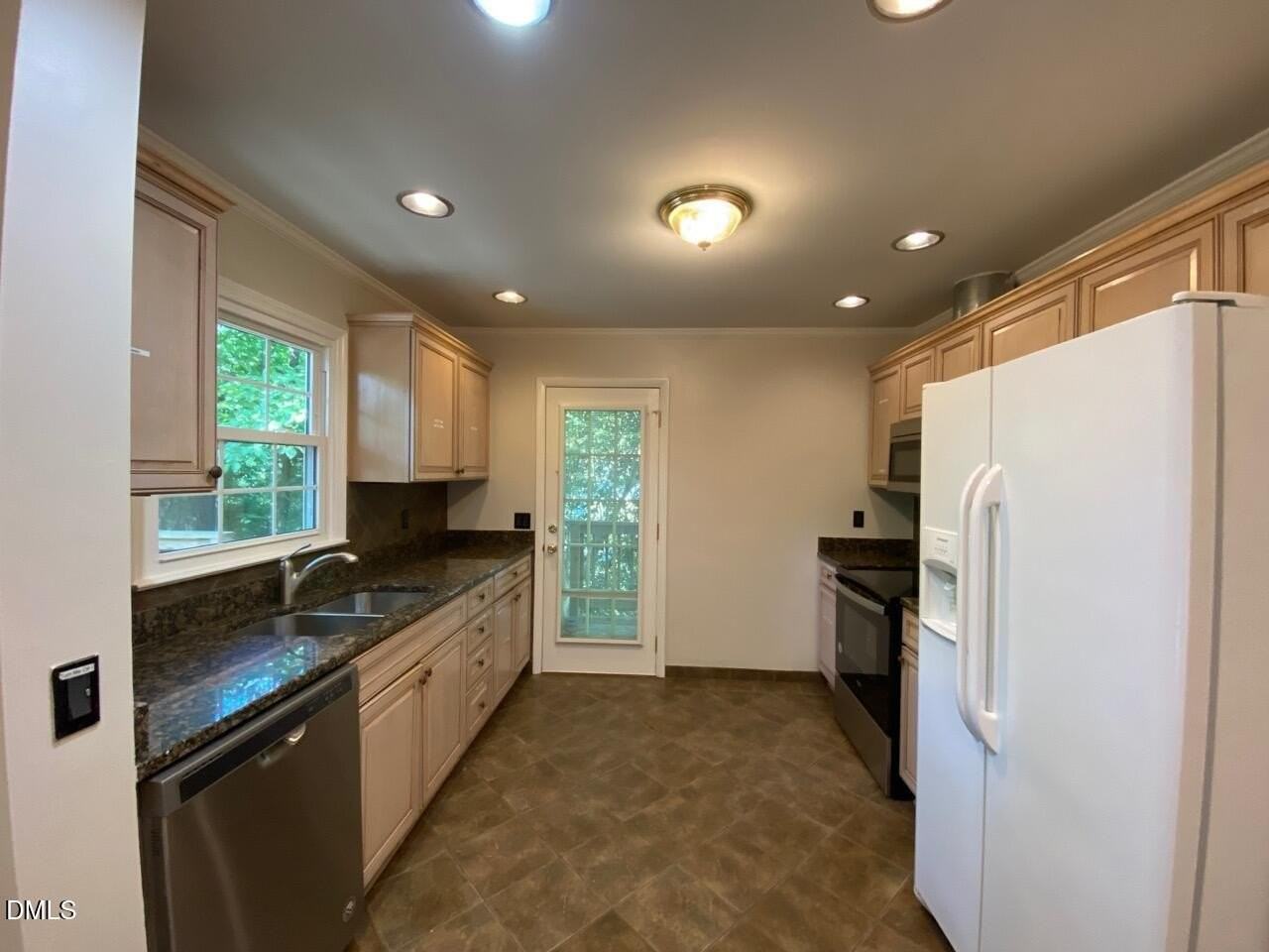 409 Killington Dr - Photo 3 of 23