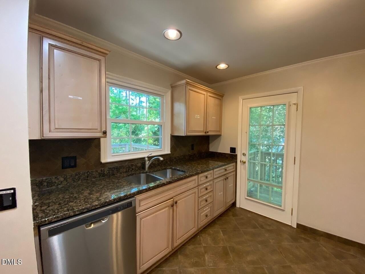 409 Killington Dr - Photo 4 of 23