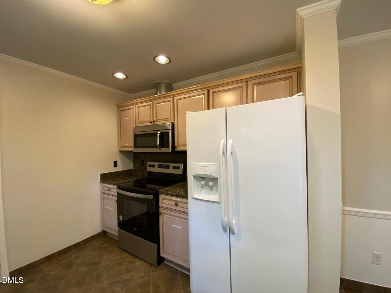 409 Killington Dr - Photo 5 of 23