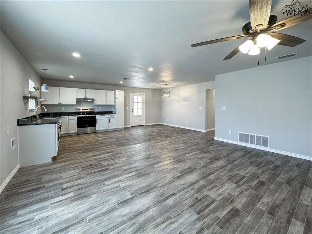 1016 Bishop Rd - Photo 4 of 17