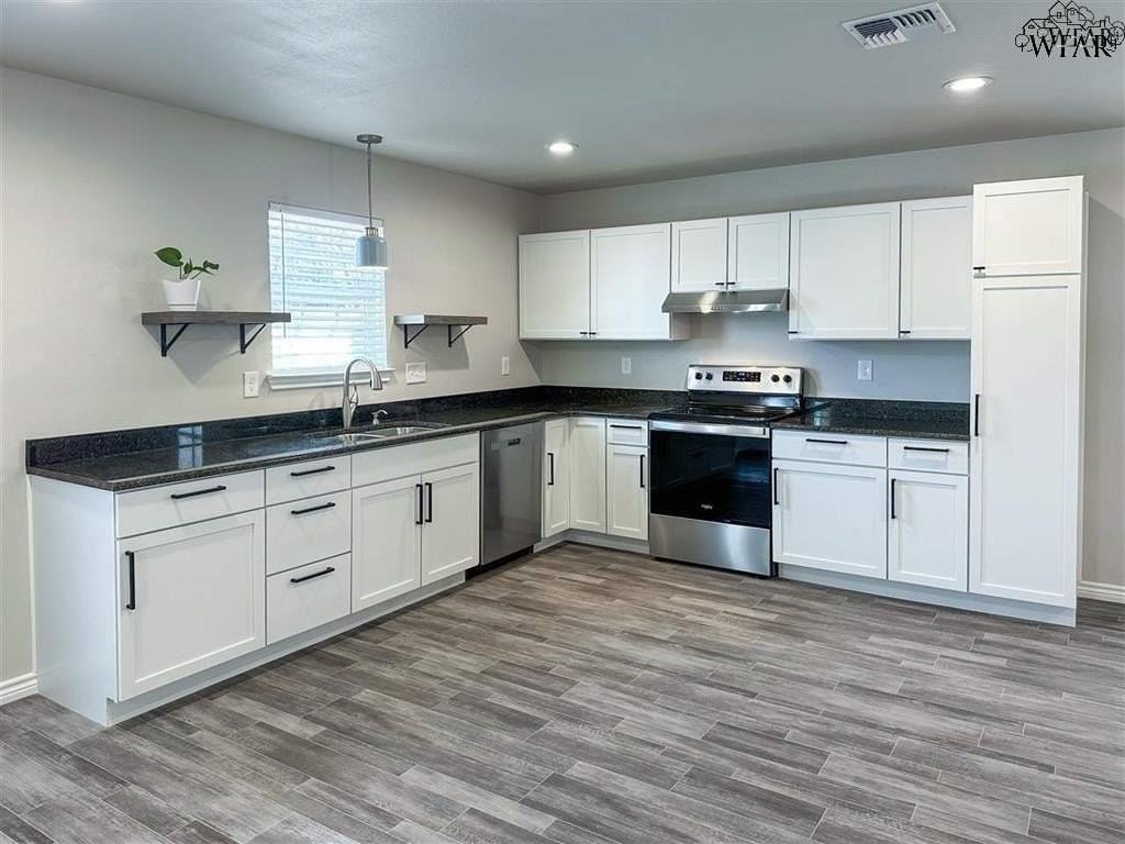 1016 Bishop Rd - Photo 5 of 17