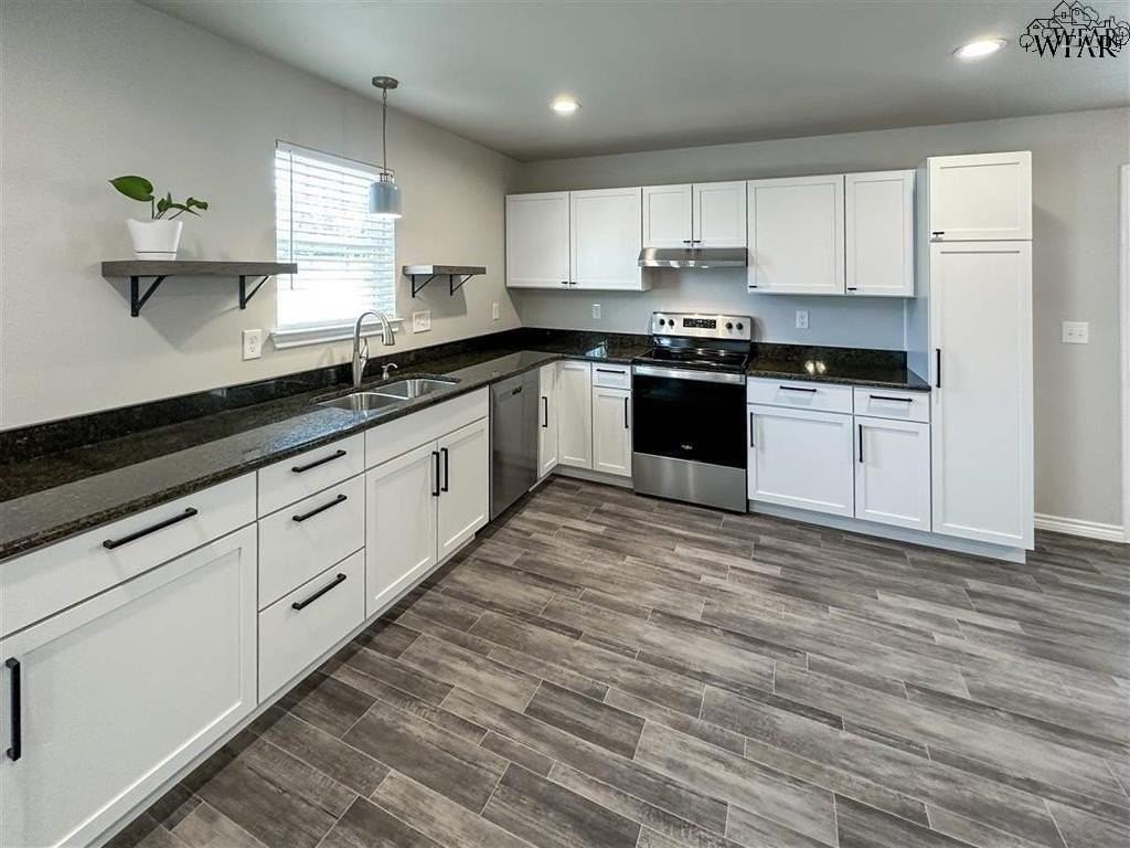 1016 Bishop Rd - Photo 6 of 17
