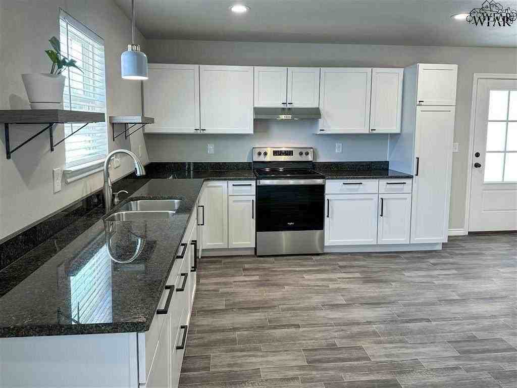 1016 Bishop Rd - Photo 7 of 17