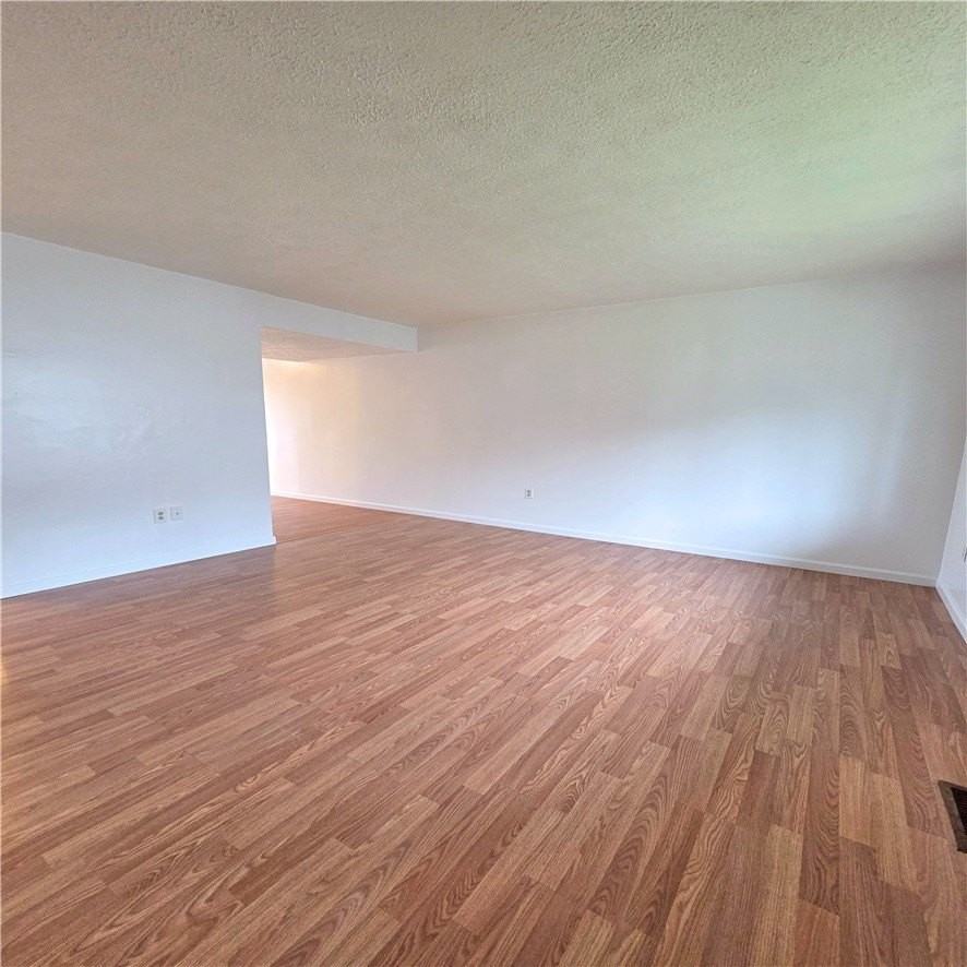 126 Smith St - Photo 3 of 29