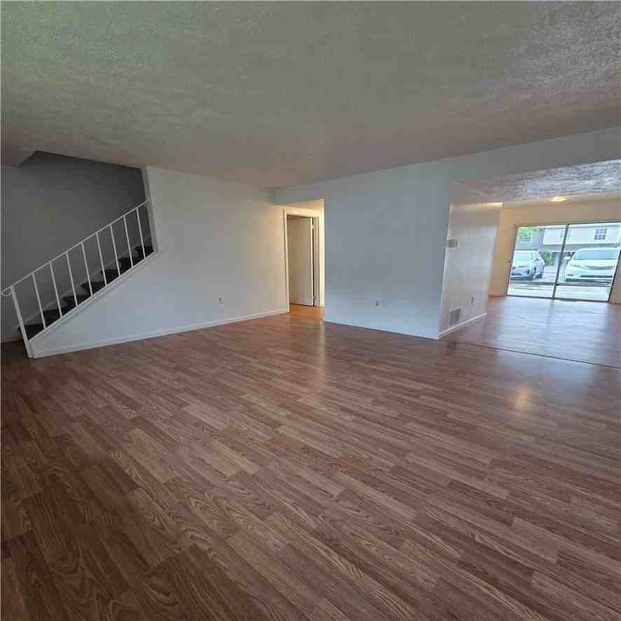 126 Smith St - Photo 4 of 29