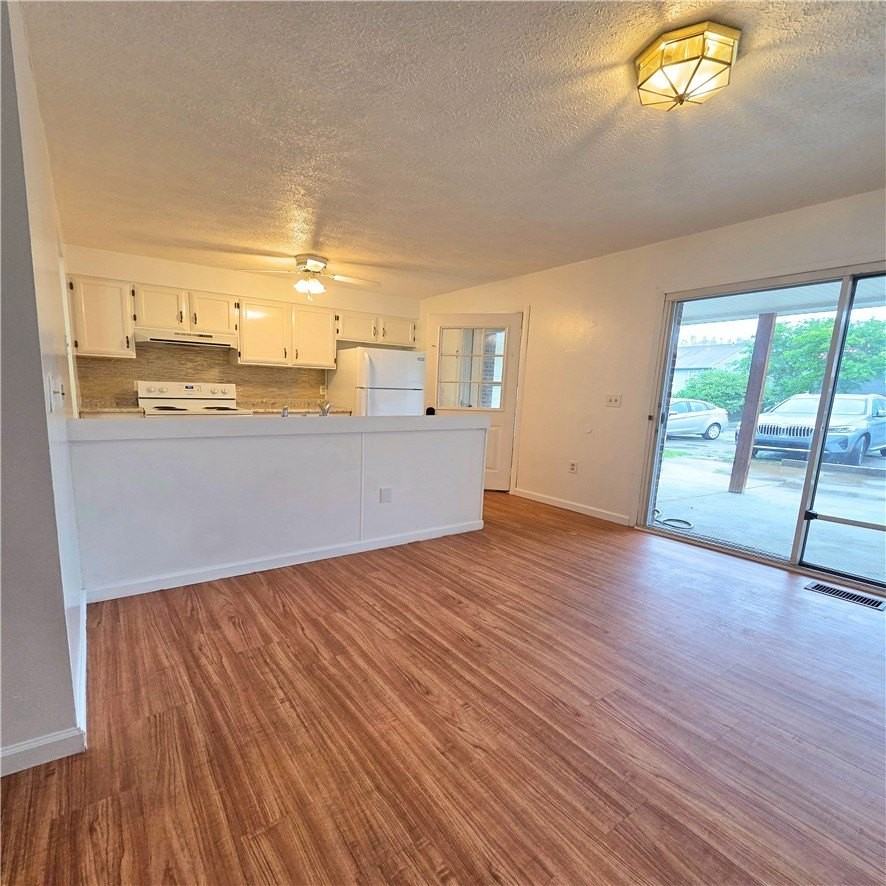 126 Smith St - Photo 7 of 29