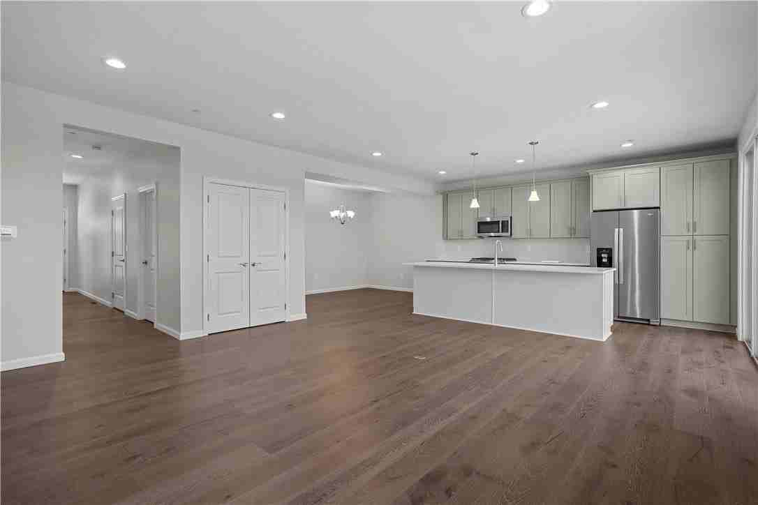 413 Walnut Ct - Photo 2 of 17