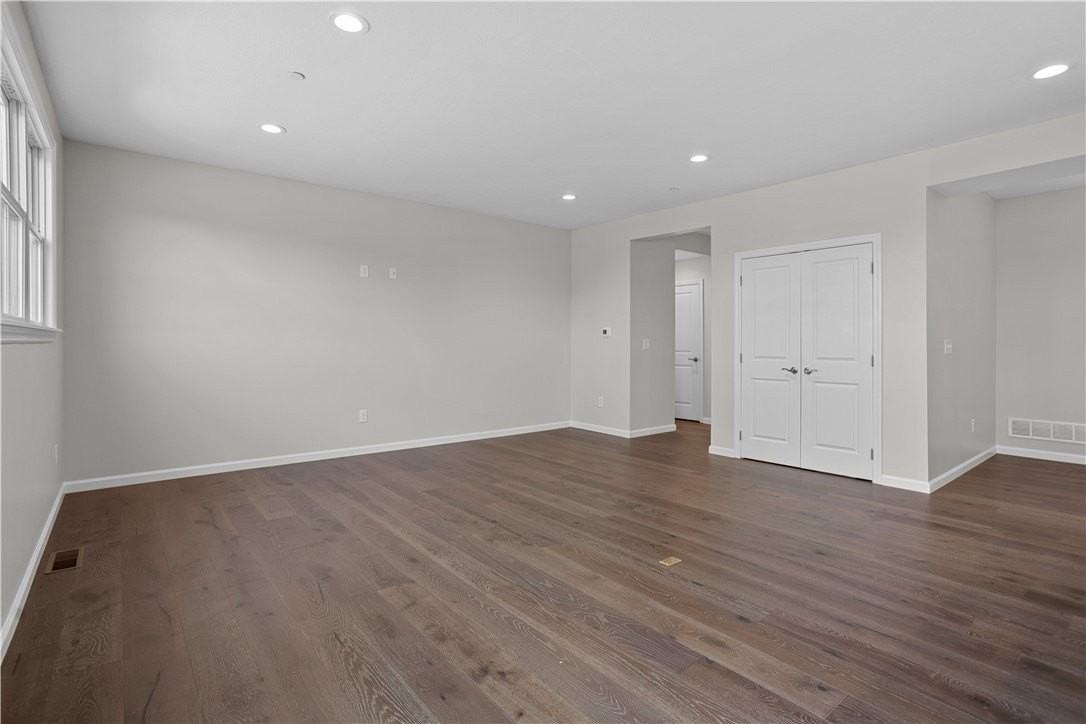 413 Walnut Ct - Photo 4 of 17