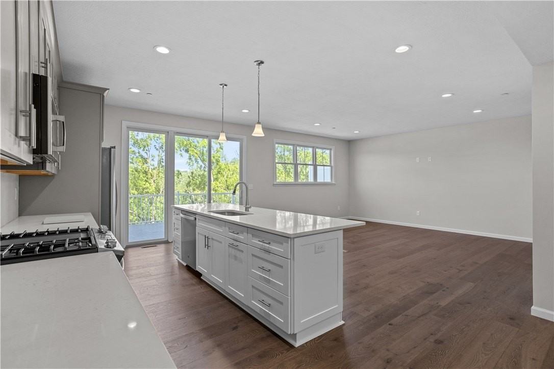 413 Walnut Ct - Photo 5 of 17