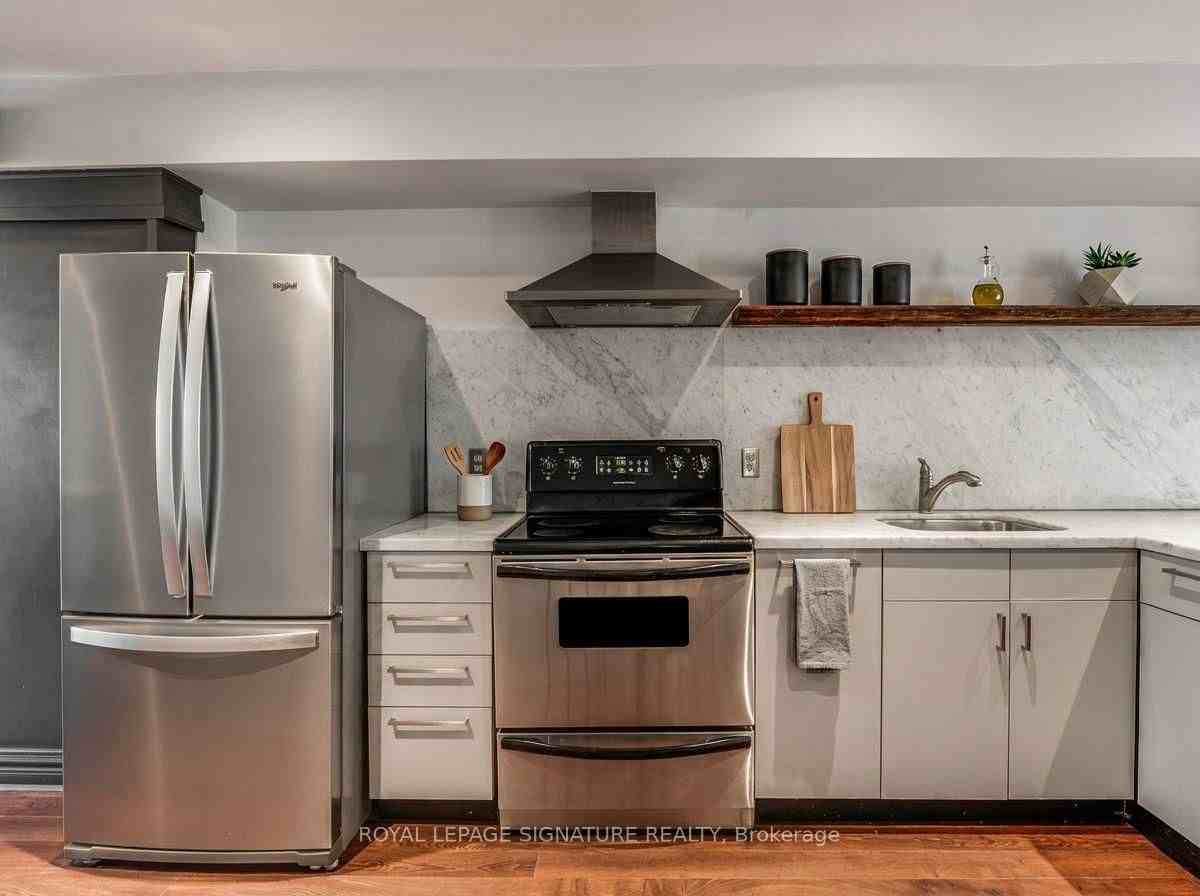 598 Wellington Street West - Photo 4 of 13
