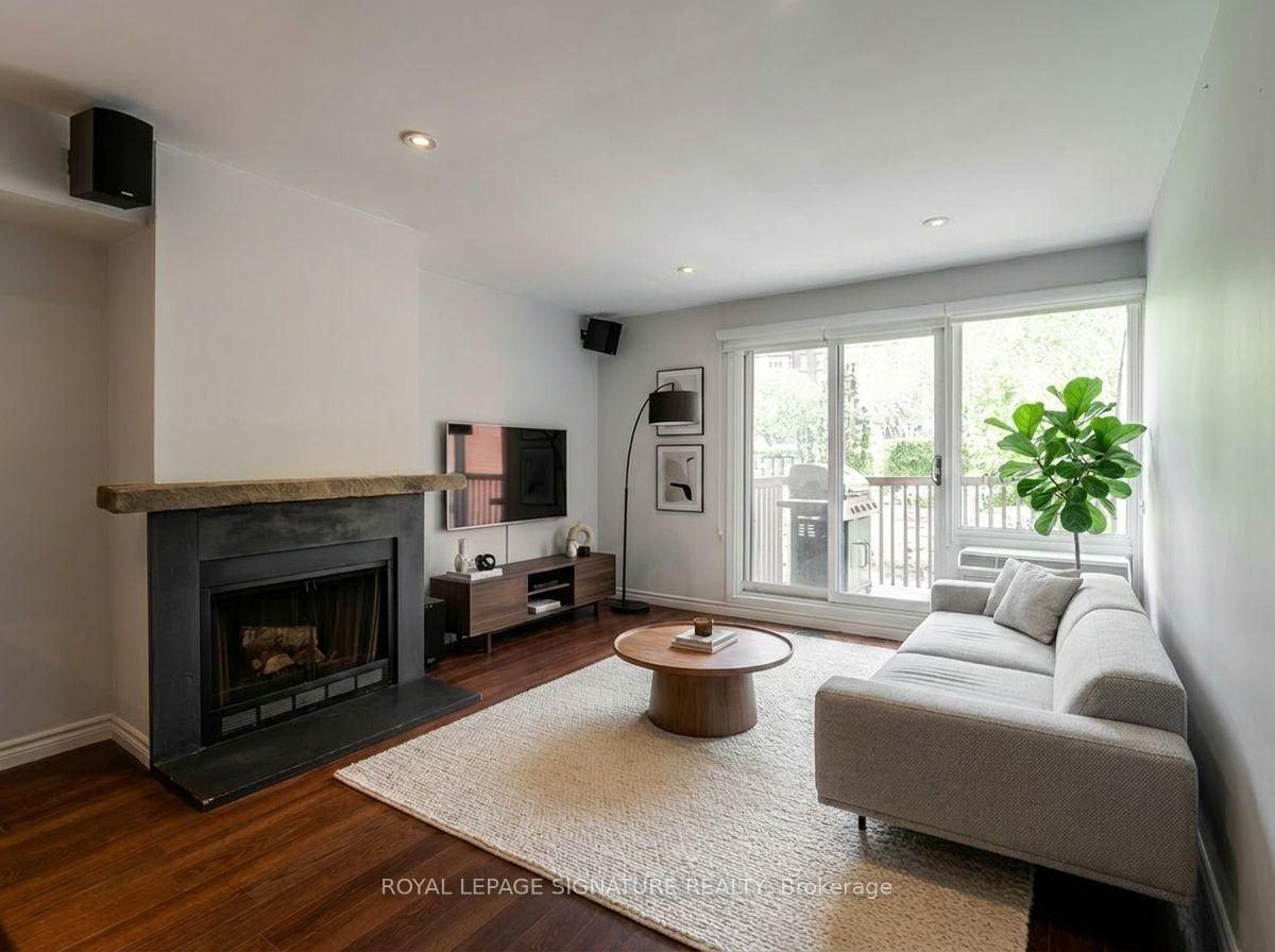 598 Wellington Street West - Photo 5 of 13