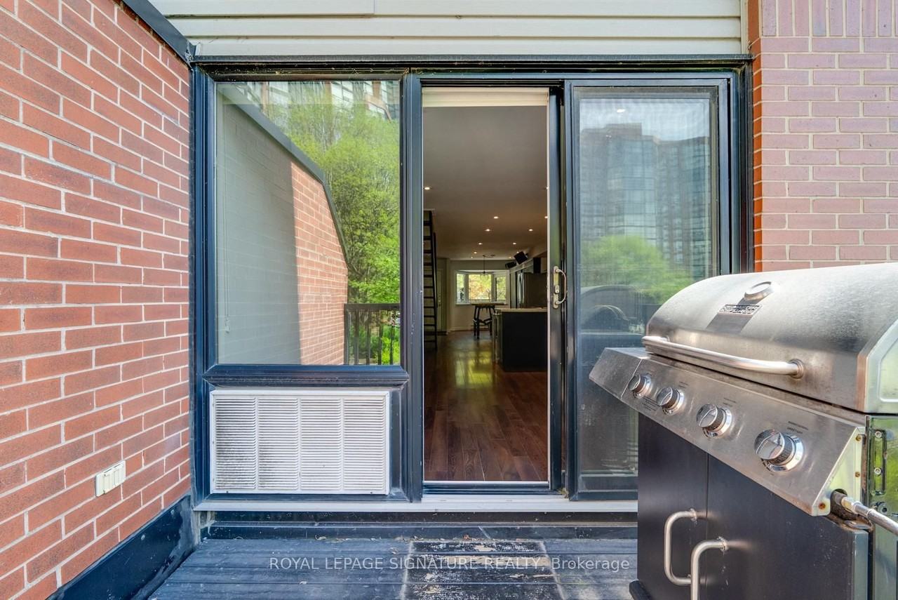 598 Wellington Street West - Photo 6 of 13