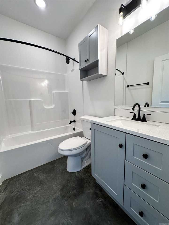 1600 Crosswood Ct - Photo 3 of 8