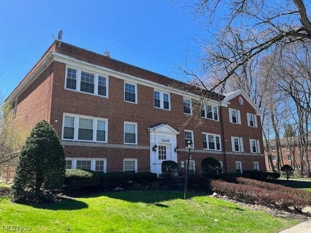 13200 Fairhill Rd - Photo 2 of 16
