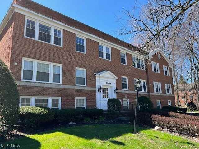13200 Fairhill Rd - Photo 3 of 16