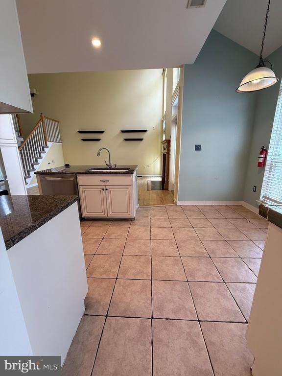 32 Marion Dr - Photo 2 of 19