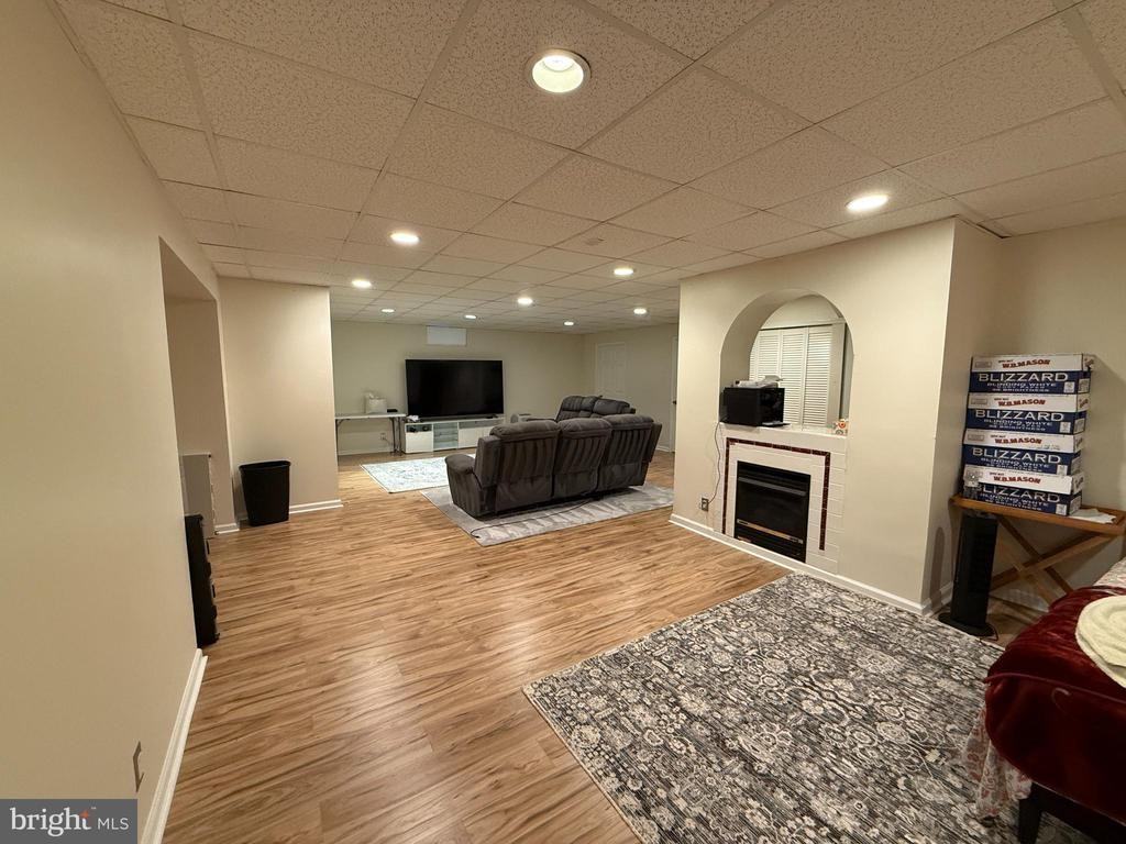 32 Marion Dr - Photo 5 of 19
