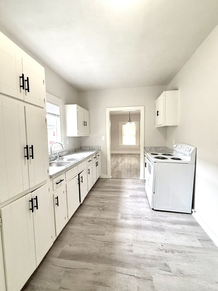 1105 Burch St #1 - Photo 2 of 31