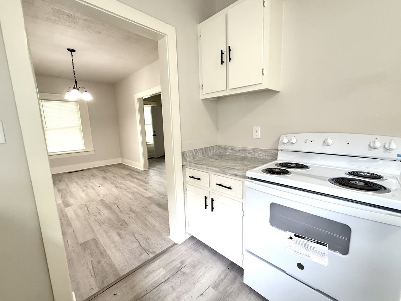 1105 Burch St #1 - Photo 4 of 31