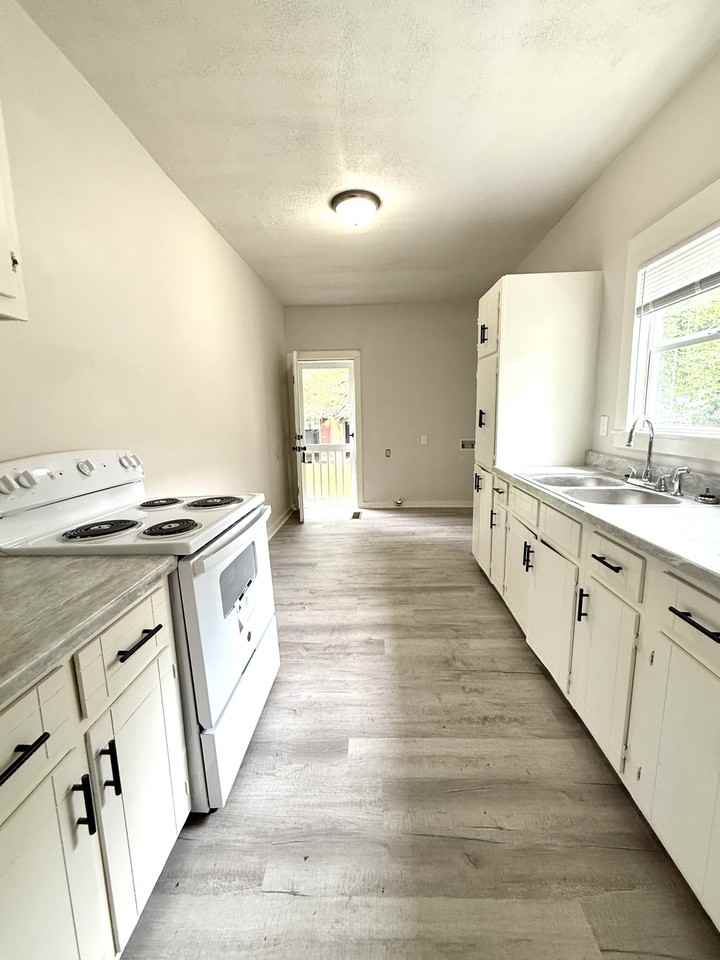 1105 Burch St #1 - Photo 6 of 31
