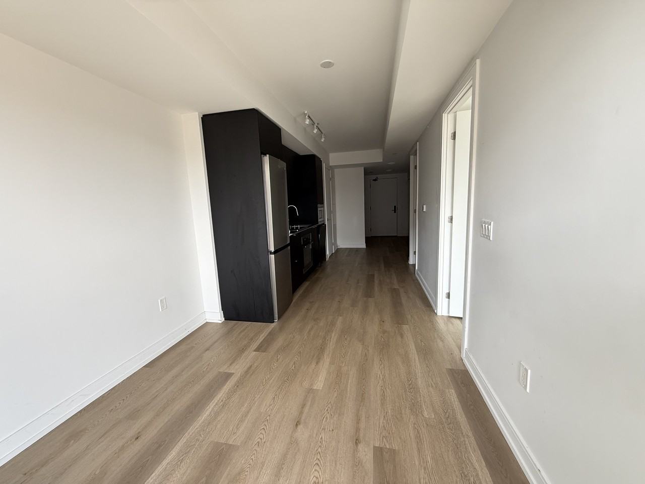 1 Jarvis St #602 - Photo 3 of 8