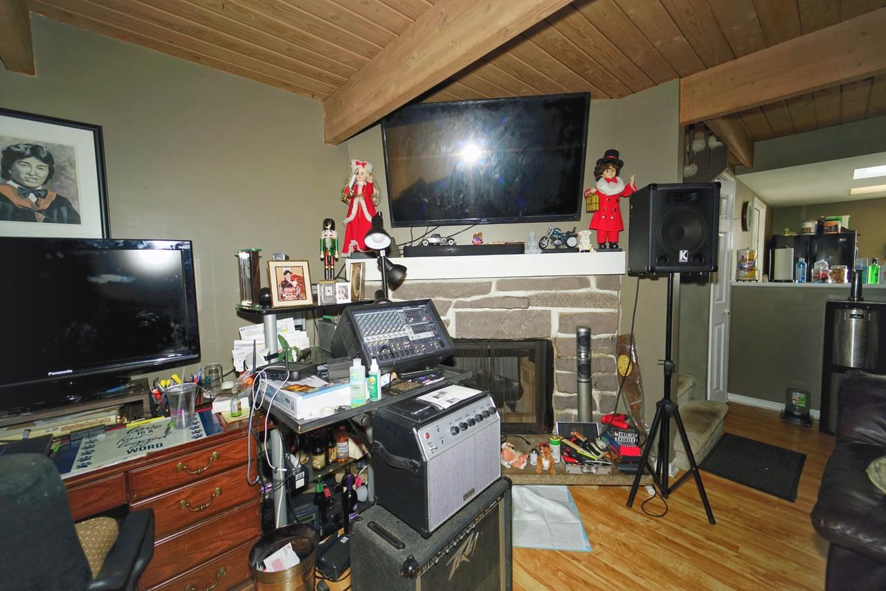 389 Meadow Green Ln #1 - Photo 4 of 15
