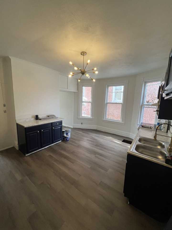439 Westminster Ave #1 - Photo 3 of 7