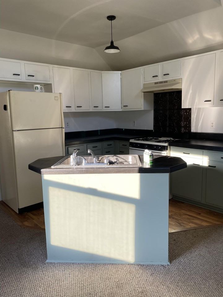 215 E Oak St #1 - Photo 2 of 10