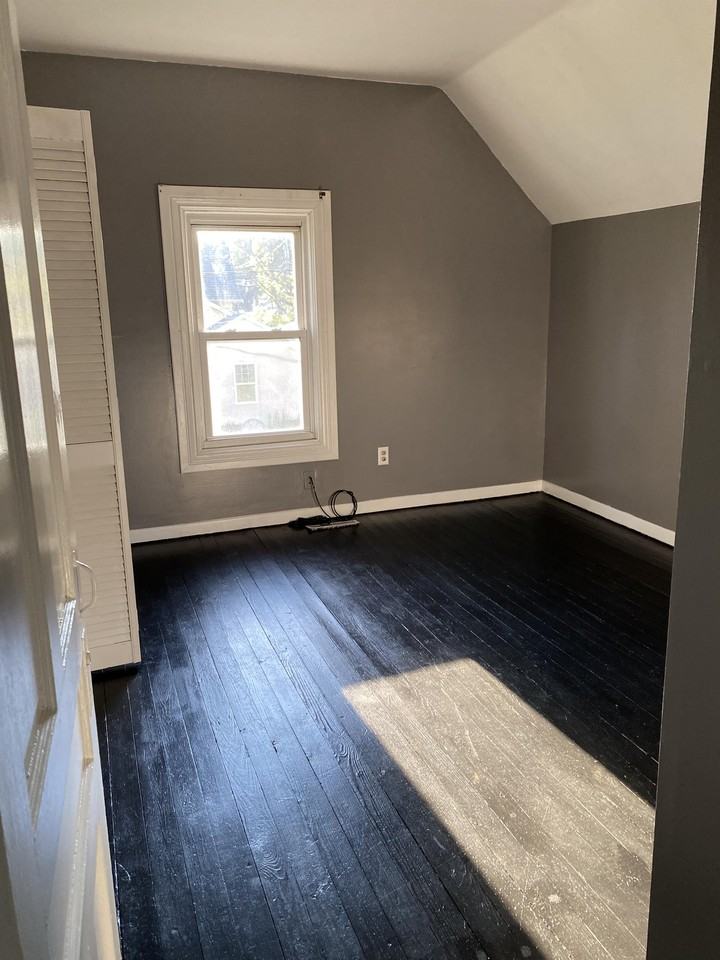 215 E Oak St #1 - Photo 3 of 10