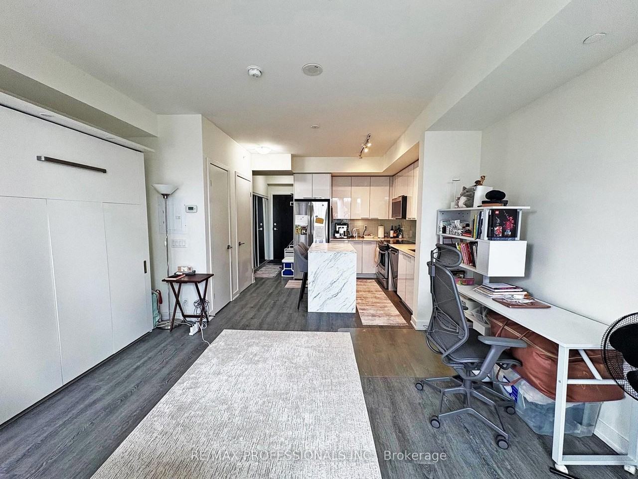10 Park Lawn Road #802 - Photo 2 of 11