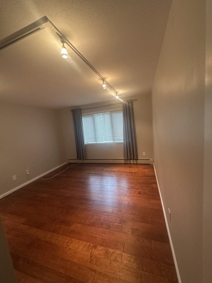 4380 Brookside Ct #107 - Photo 3 of 33