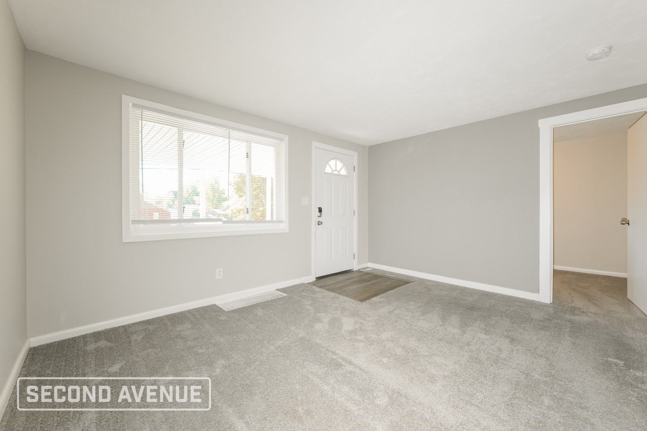 127 Stowe Dr - Photo 4 of 26