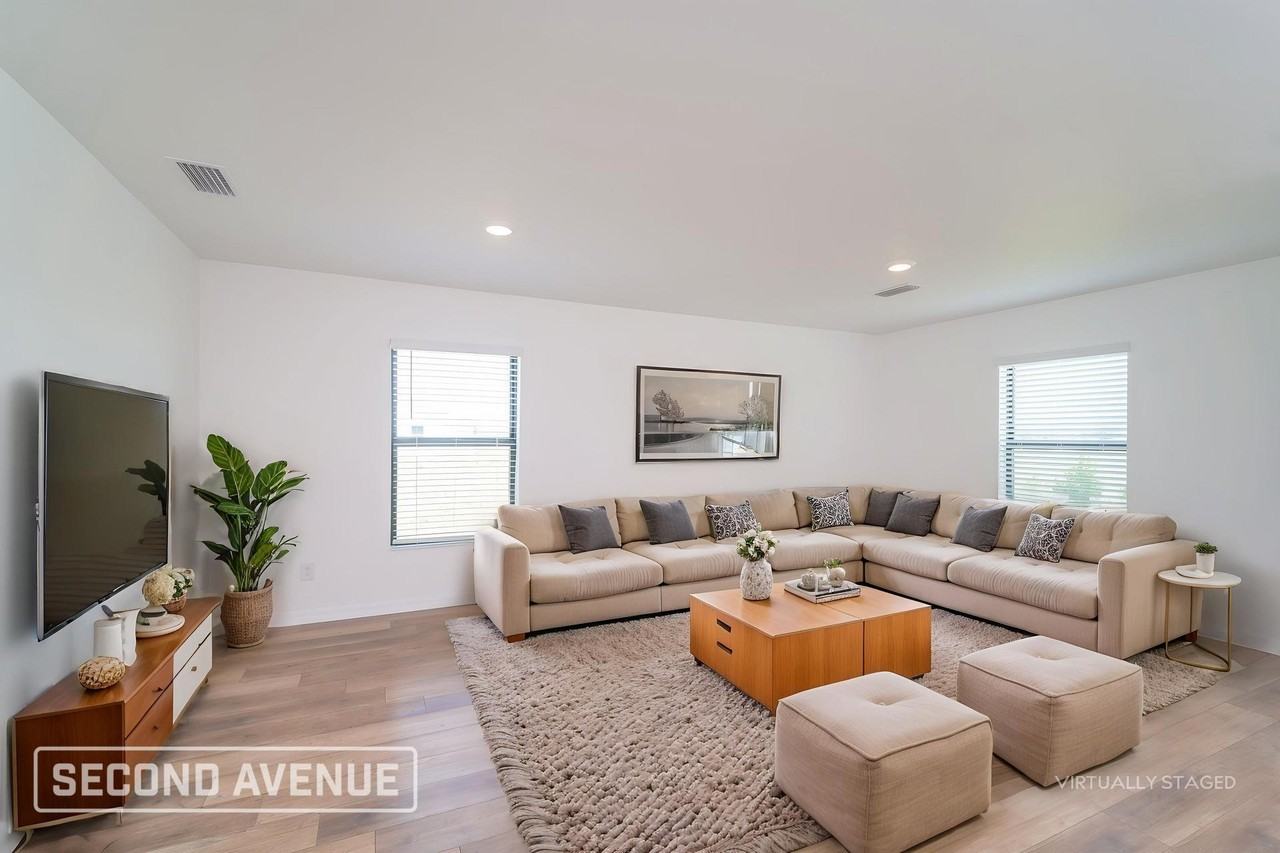 2044 Ne 18th Ter - Photo 2 of 18