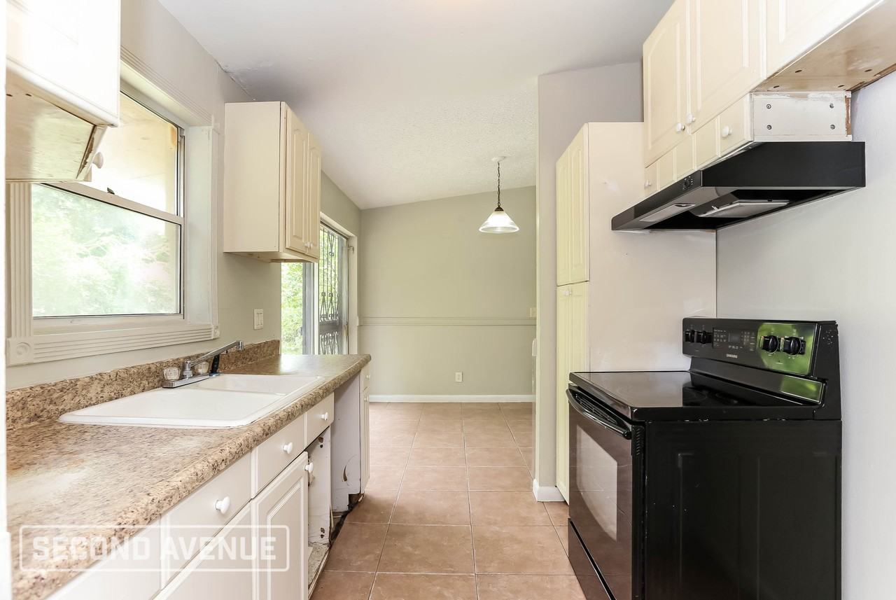 8645 Samona Dr W - Photo 4 of 21