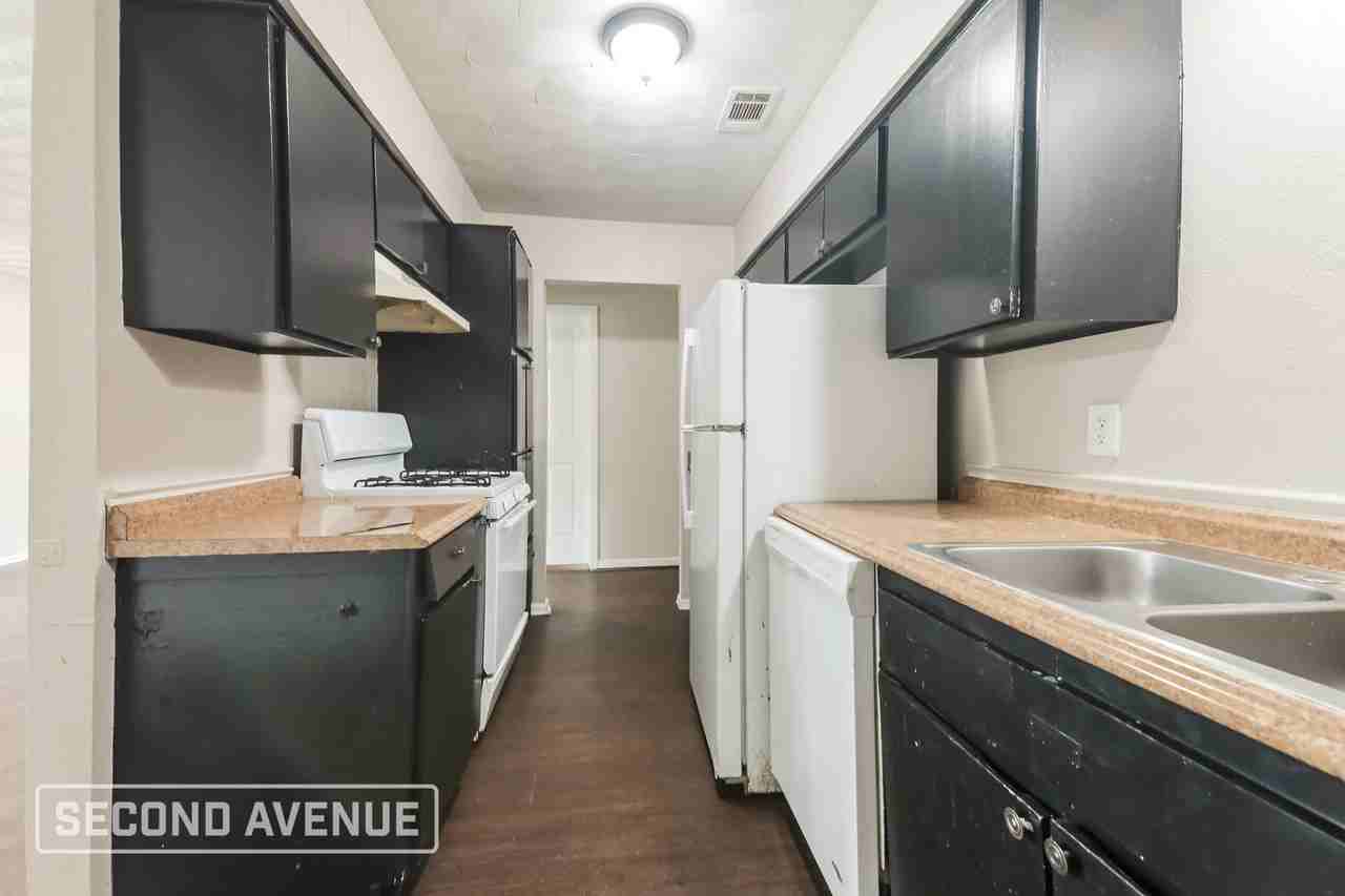 802 Memorial Dr - Photo 5 of 27