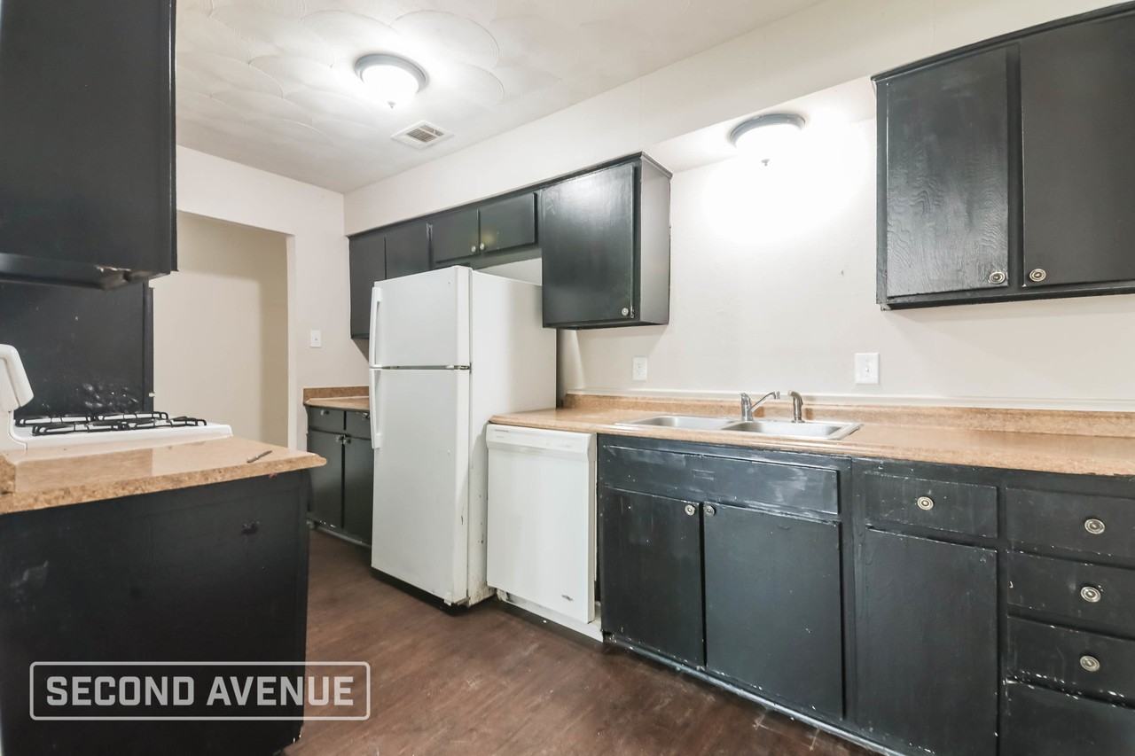 802 Memorial Dr - Photo 4 of 27