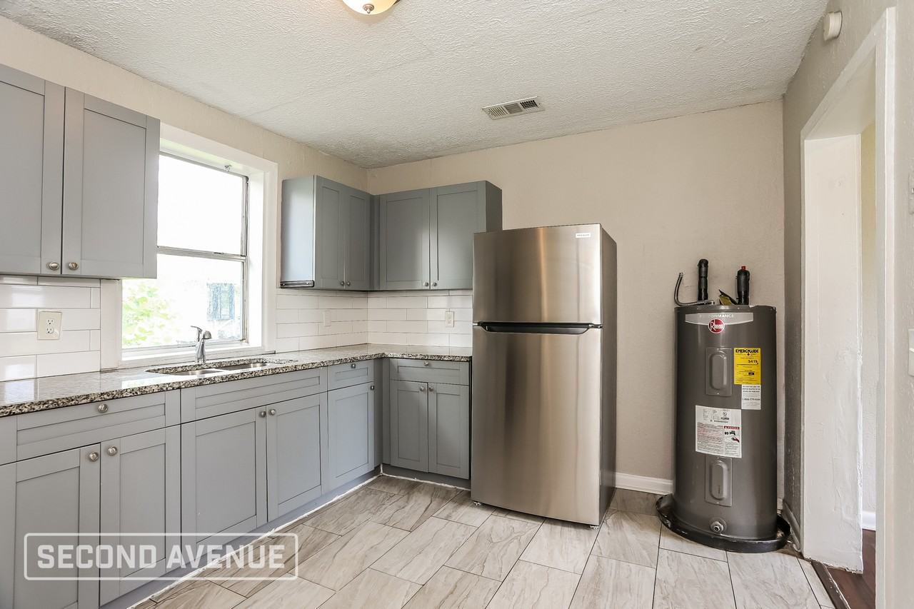 1320 Francis St - Photo 3 of 16