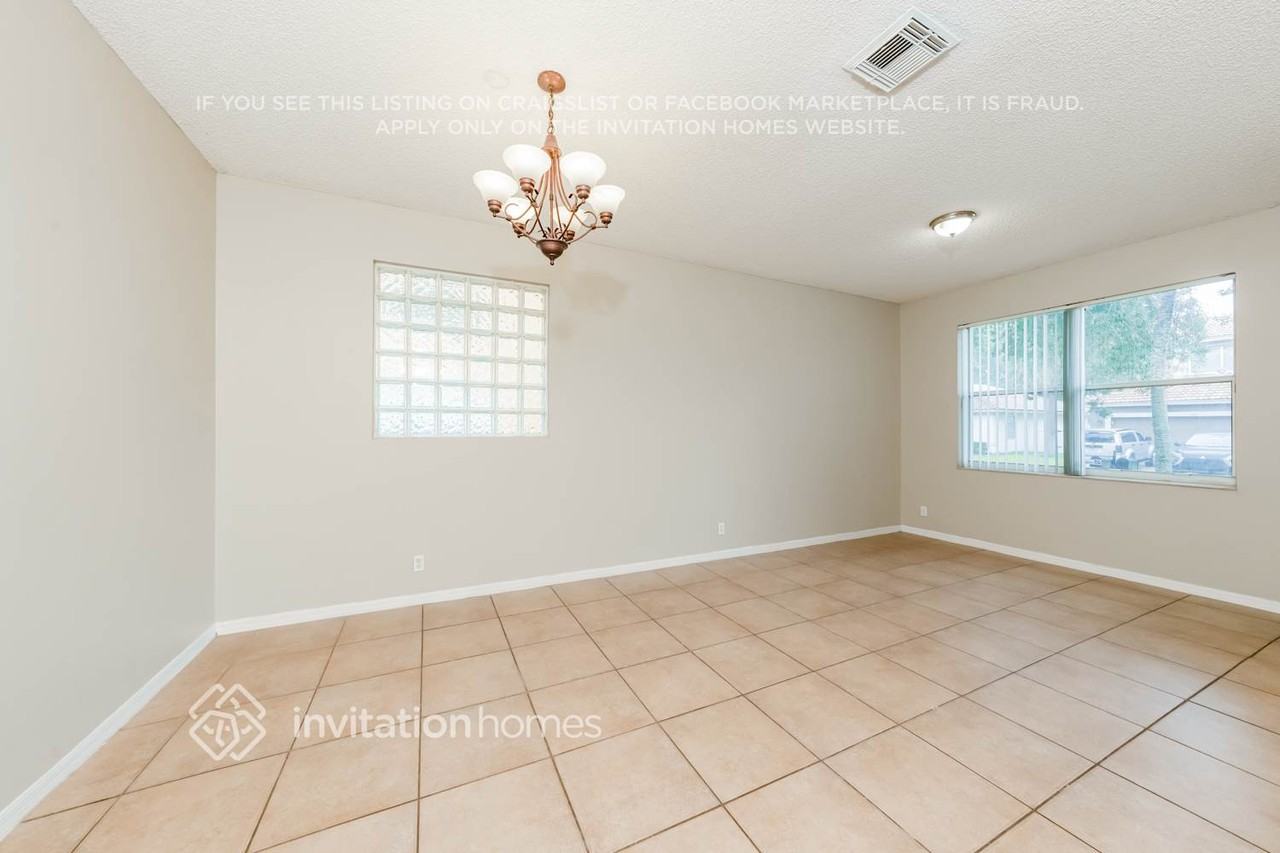 1026 Fosters Mill Rd - Photo 4 of 17